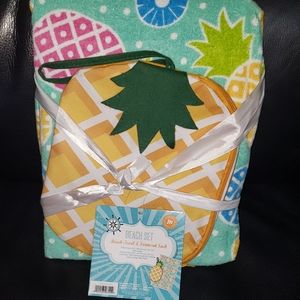 BNWT BEACH TOWEL AND SWIMSUIT SACK 25×50 inch towel/8.5×14 sack